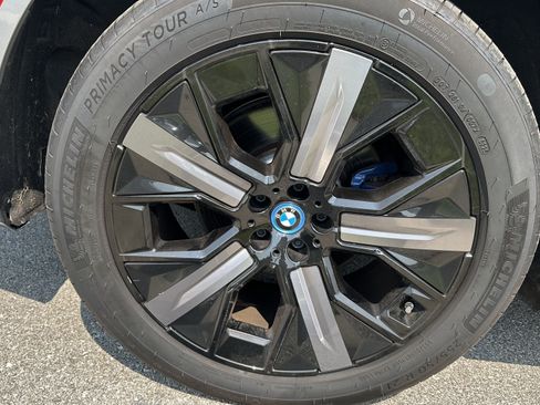 Used 2024 BMW iX xDrive50 w/ Premium Package AWD/4WD image 14