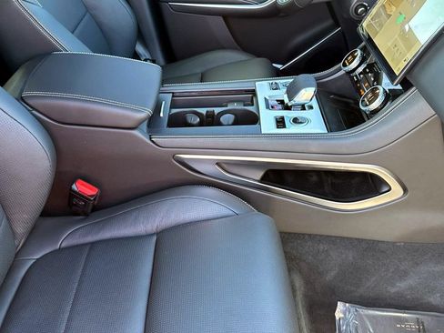 New 2025 Jaguar F-PACE R-Dynamic S image 8