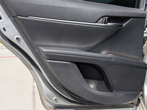 Used 2021 Toyota Camry SE image 25