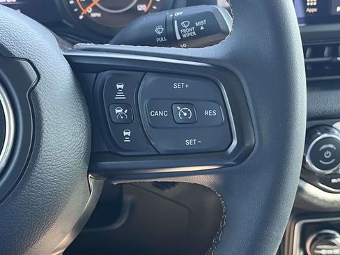 Used 2024 Jeep Gladiator Sport AWD/4WD image 27