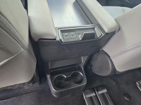 Used 2025 Toyota Sienna XLE FWD image 25