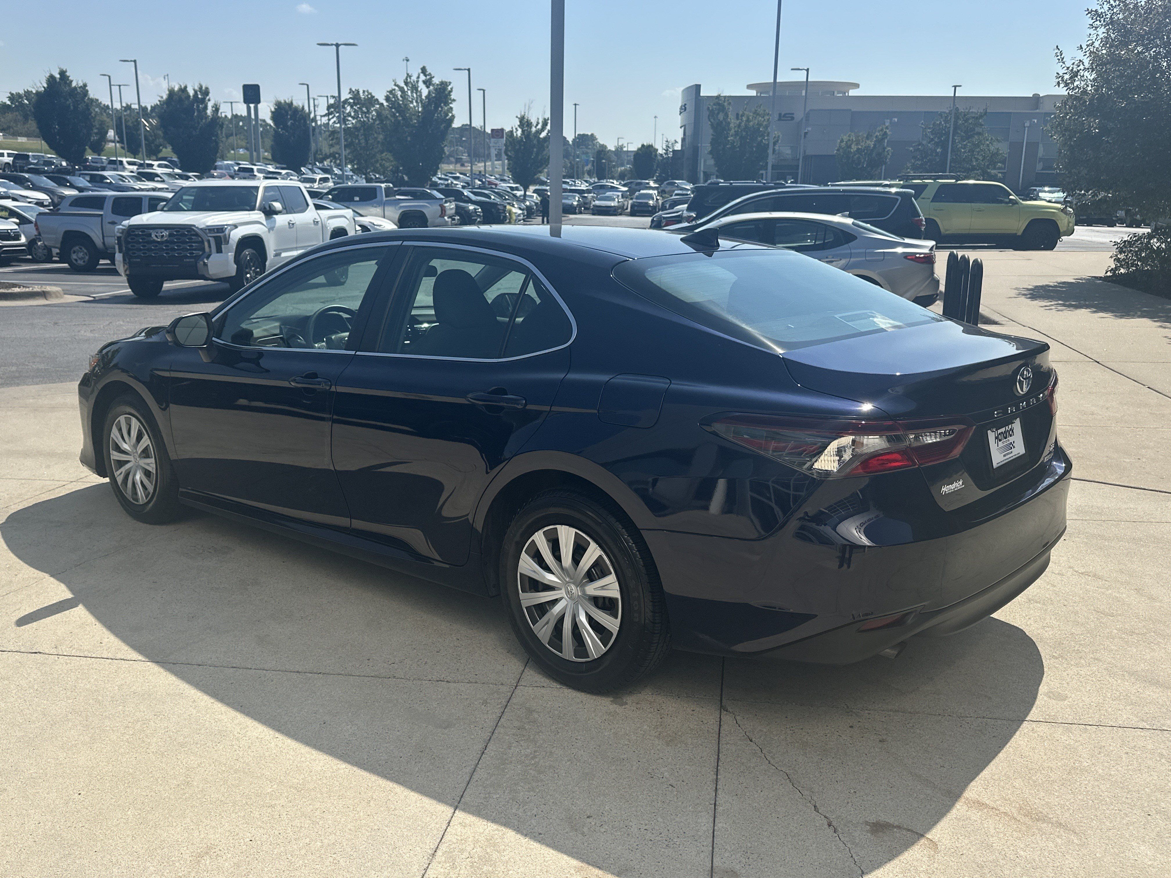 Used 2022 Toyota Camry LE FWD image 7