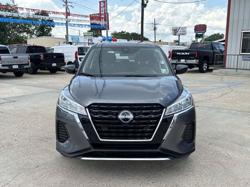 Used 2025 Nissan Kicks Play S FWD image 2