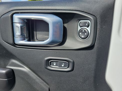 Used 2021 Jeep Gladiator Sport image 19