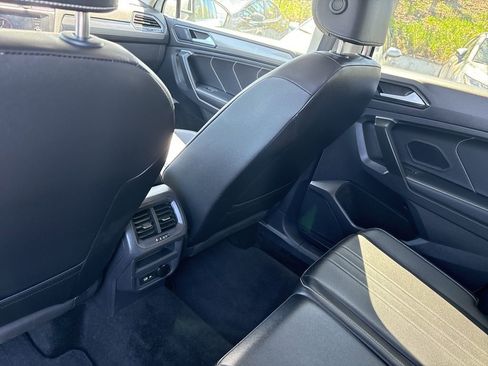 Used 2024 Volkswagen Tiguan SE AWD/4WD image 21