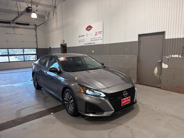 Used 2024 Nissan Altima 2.5 SV FWD image 1