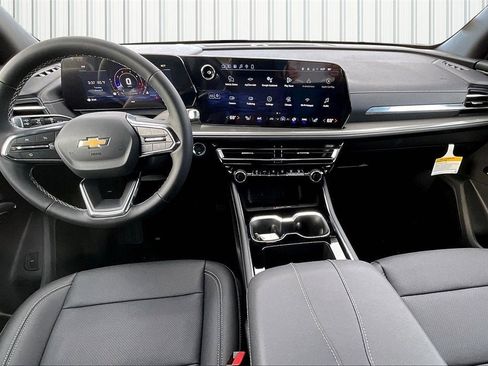 New 2026 Chevrolet Traverse LT w/ Driver Confidence Package image 2