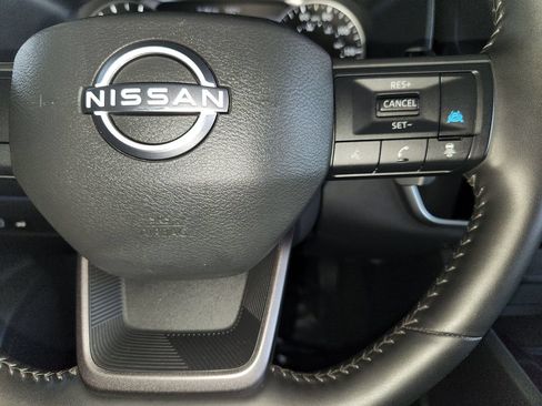 Used 2025 Nissan Rogue SV FWD image 25