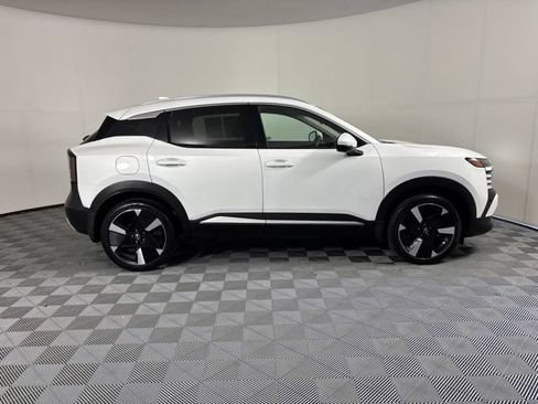 Used 2025 Nissan Kicks SR w/ SR Premium Package AWD/4WD image 5