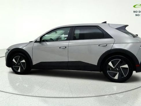 Used 2025 Hyundai Ioniq 5 SE RWD image 5