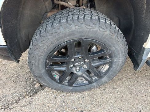 Used 2023 Chevrolet Silverado 1500 Custom Trail Boss w/ LPO, Dark Essentials Package AWD/4WD image 3