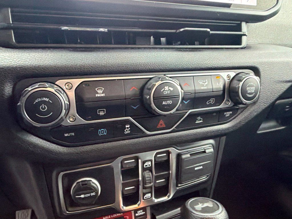 Used 2024 Jeep Wrangler Unlimited AWD/4WD image 18