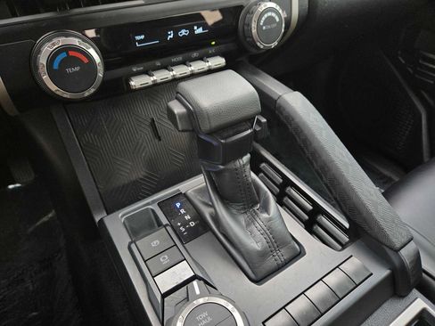 Used 2024 Toyota Tacoma SR5 AWD/4WD image 35