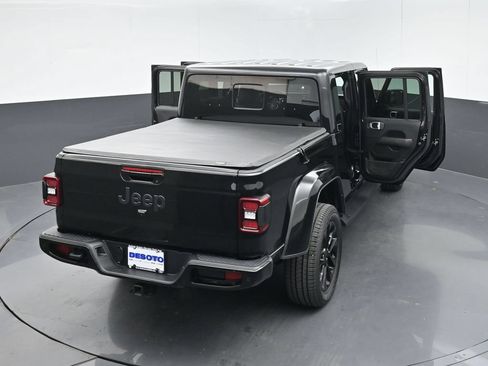 Used 2022 Jeep Gladiator Overland AWD/4WD image 59