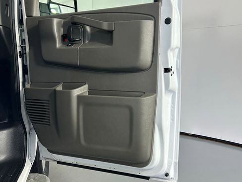 Used 2024 GMC Savana 2500 w/ Driver Convenience Package RWD image 9