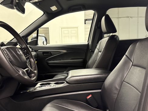 Used 2025 Honda Passport EX-L image 4