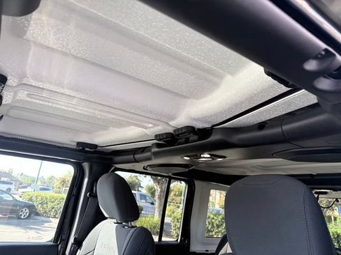 Used 2019 Jeep Wrangler Unlimited Sahara AWD/4WD image 11