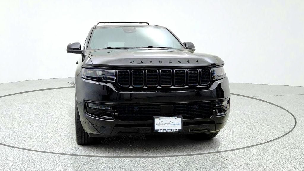 Used 2023 Jeep Wagoneer Series II AWD/4WD image 2
