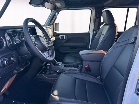New 2025 Jeep Wrangler Unlimited Sahara AWD/4WD image 9