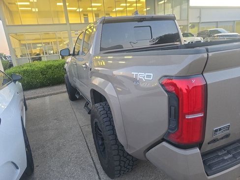 Used 2026 Toyota Tacoma TRD Sport w/ TRD Sport Premium Package AWD/4WD image 5