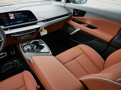 New 2026 Cadillac Optiq Luxury 2 image 13