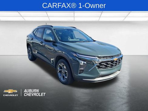 Used 2025 Chevrolet Trax LT FWD image 1