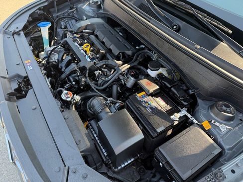 Certified 2025 Hyundai Venue Limited FWD image 30