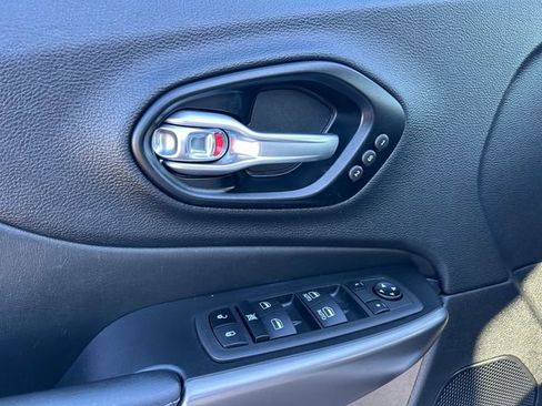 Used 2022 Jeep Cherokee Limited image 20