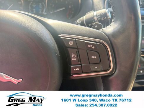 Used 2018 Jaguar F-PACE Premium AWD/4WD image 18
