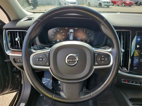 Used 2022 Volvo S60 B5 Momentum image 22