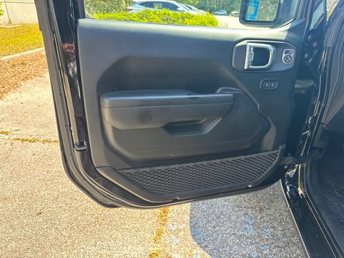 Used 2025 Jeep Wrangler Unlimited Sport AWD/4WD image 10