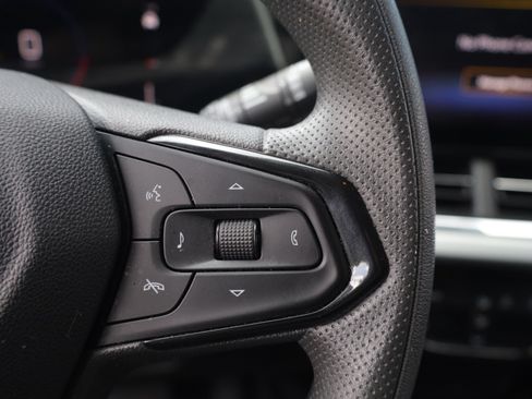 Used 2025 Chevrolet Trax LT FWD image 17