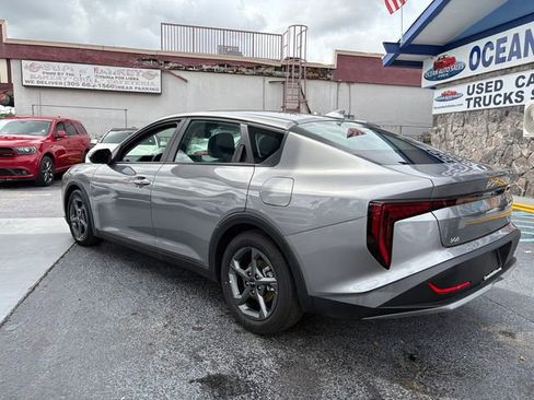 Used 2025 Kia K4 LX image 10