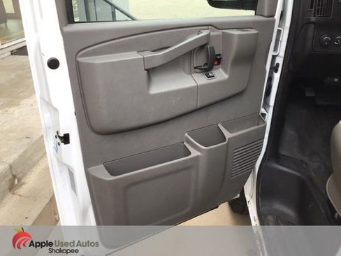 Used 2018 Chevrolet Express 2500 w/ Driver Convenience Package image 9