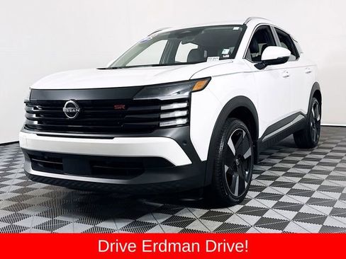 Used 2025 Nissan Kicks SR FWD image 3
