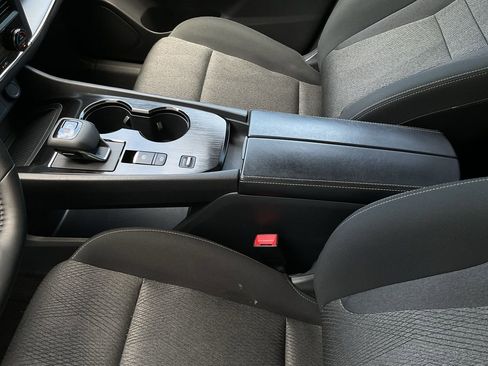 Used 2025 Nissan Rogue SV image 33