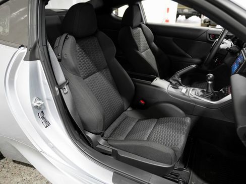 Used 2022 Toyota GR86 w/ ALL Weather Mat Package (TMS) RWD image 24