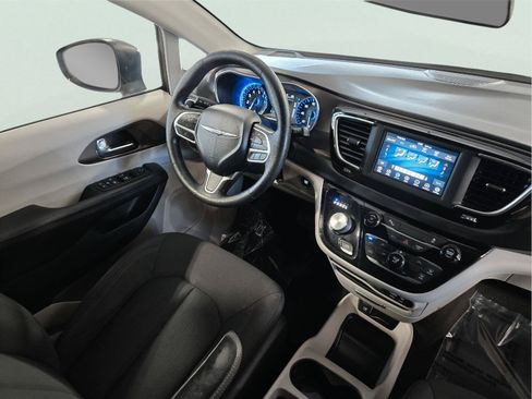 Used 2019 Chrysler Pacifica L FWD image 40