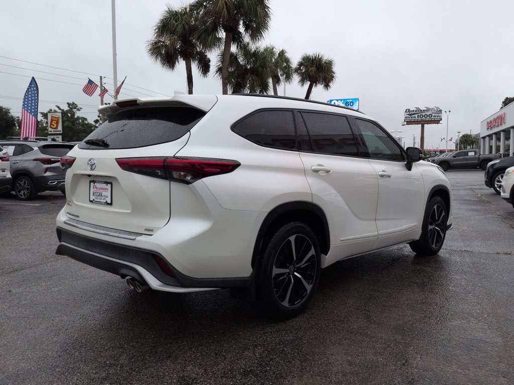 Used 2021 Toyota Highlander XSE FWD image 4
