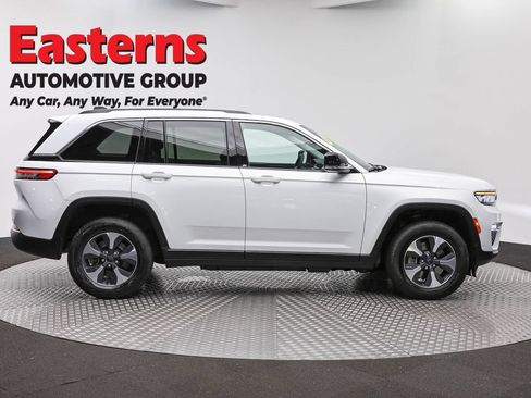 Used 2022 Jeep Grand Cherokee Limited 4xe w/ Luxury Tech Group II AWD/4WD image 4
