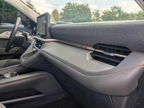 Used 2025 Ford Explorer Active RWD image 36