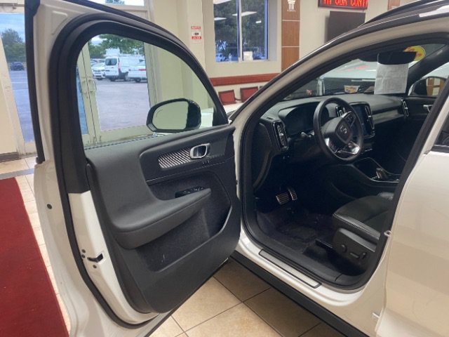 Used 2022 Volvo XC40 T5 R-Design AWD/4WD image 8