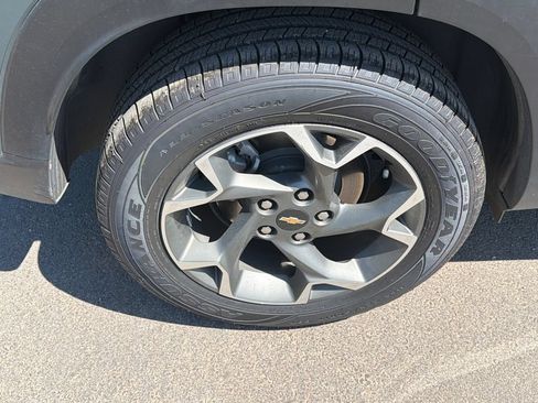 Used 2025 Chevrolet Trax LT FWD image 14