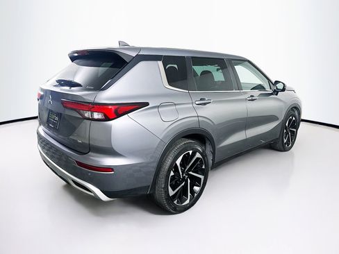 Used 2023 Mitsubishi Outlander SE image 9