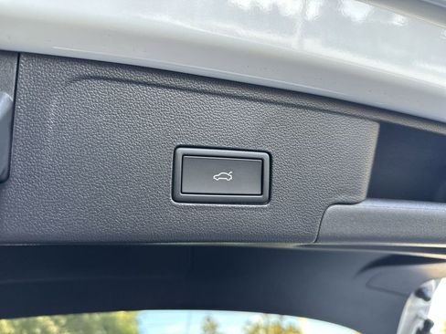 New 2026 Volkswagen Atlas Cross Sport SEL Premium R-Line image 25