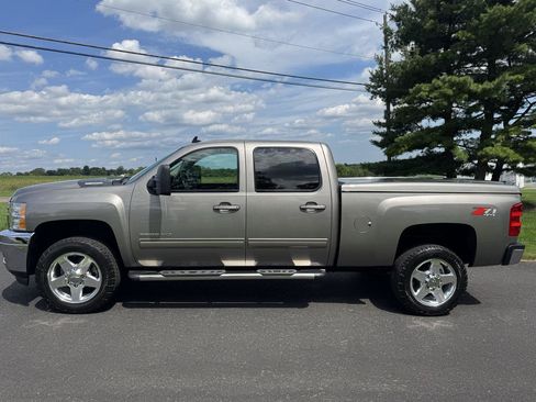 Used 2013 Chevrolet Silverado 2500 LTZ w/ LTZ Plus Package AWD/4WD image 3