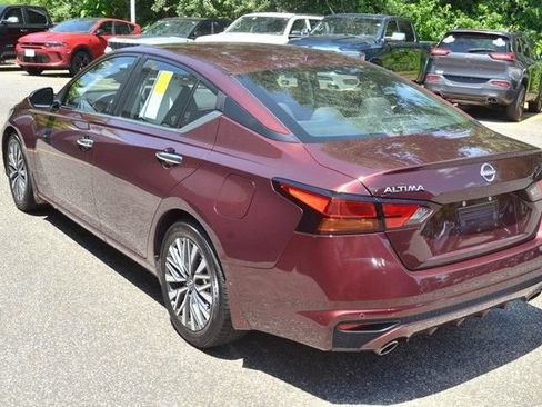 Used 2024 Nissan Altima 2.5 SV w/ SV Premium Package FWD image 6