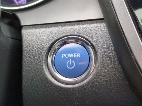 Certified 2019 Toyota Camry LE image 24