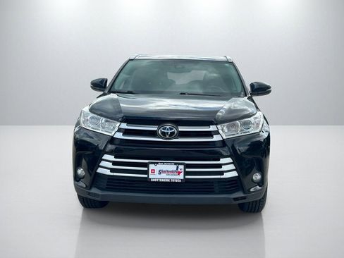 Used 2019 Toyota Highlander XLE FWD image 2