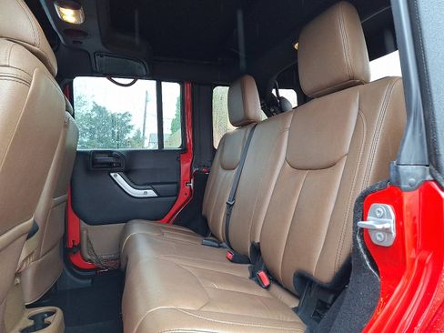 Used 2016 Jeep Wrangler Unlimited Sahara w/ Dual Top Group AWD/4WD image 10